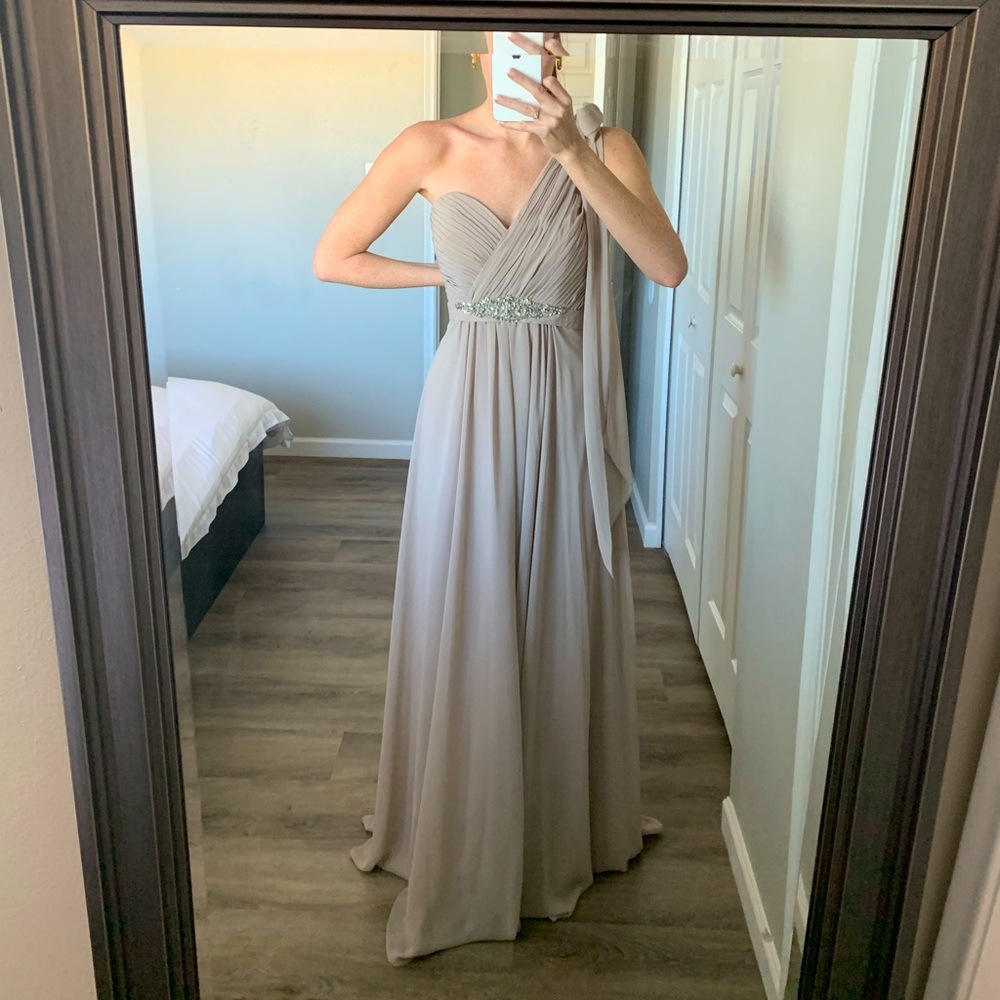 One shoulder chiffon dress